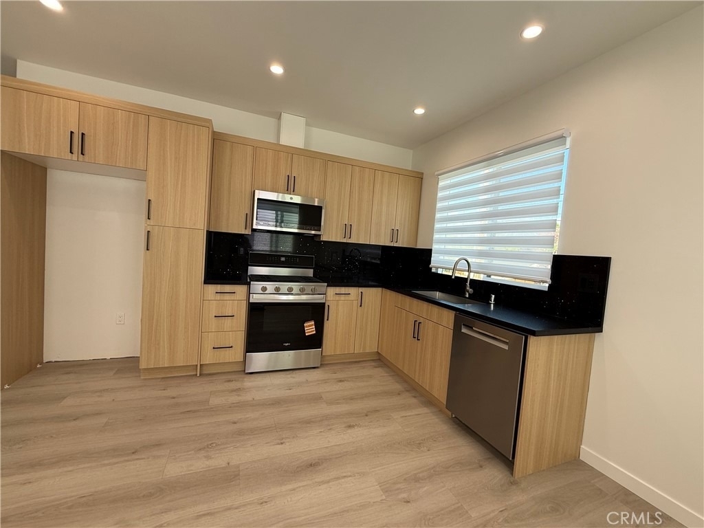 6549 Satsuma Avenue - Photo 2