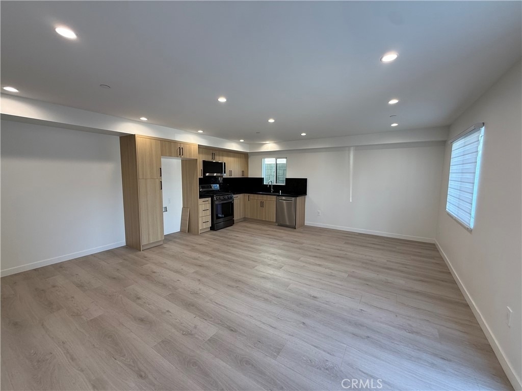 6545 Satsuma Avenue - Photo 2