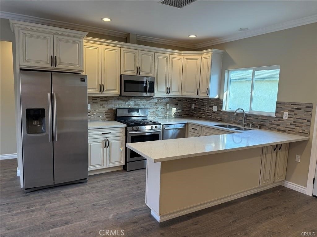 8220 Whitsett Avenue - Photo 2