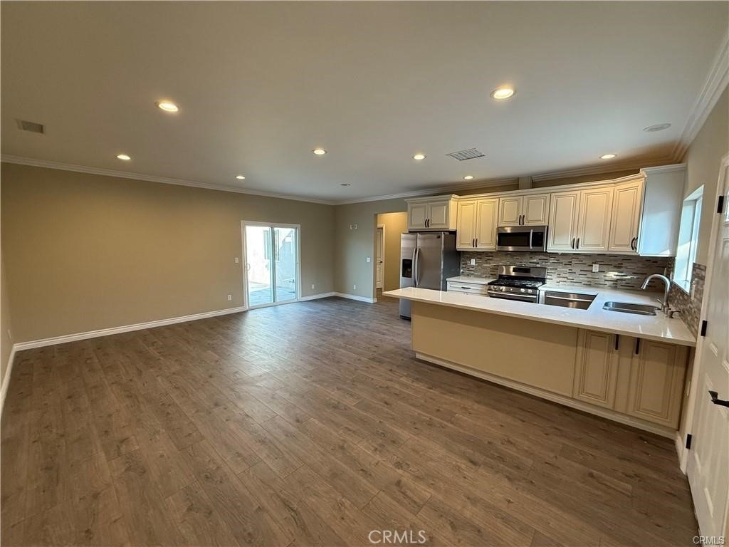 8220 Whitsett Avenue - Photo 0