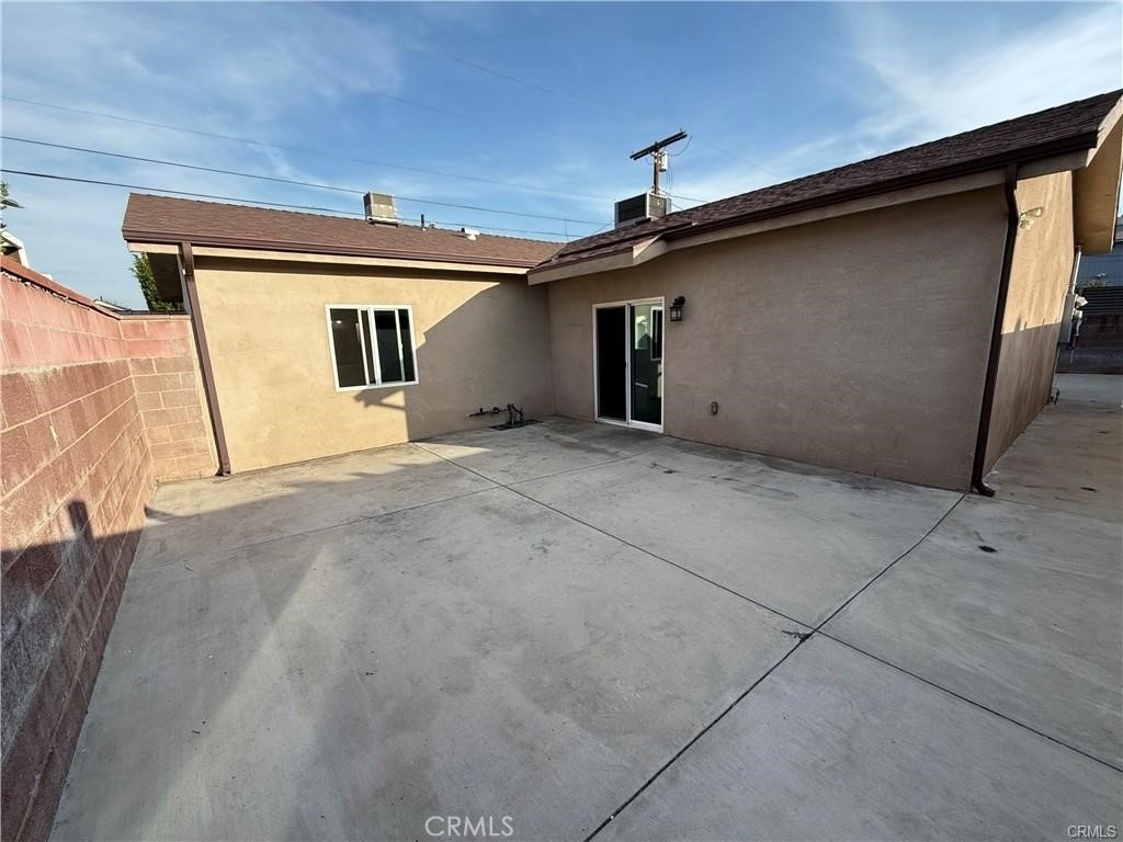 8220 Whitsett Avenue - Photo 14