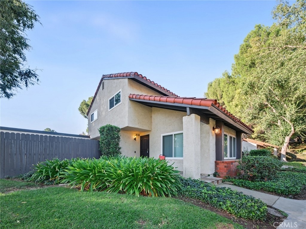 27564 Rondell - Photo 1