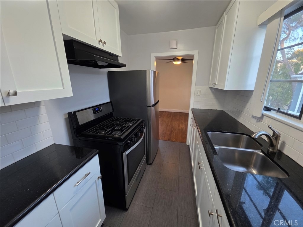 581 Levering Avenue - Photo 6