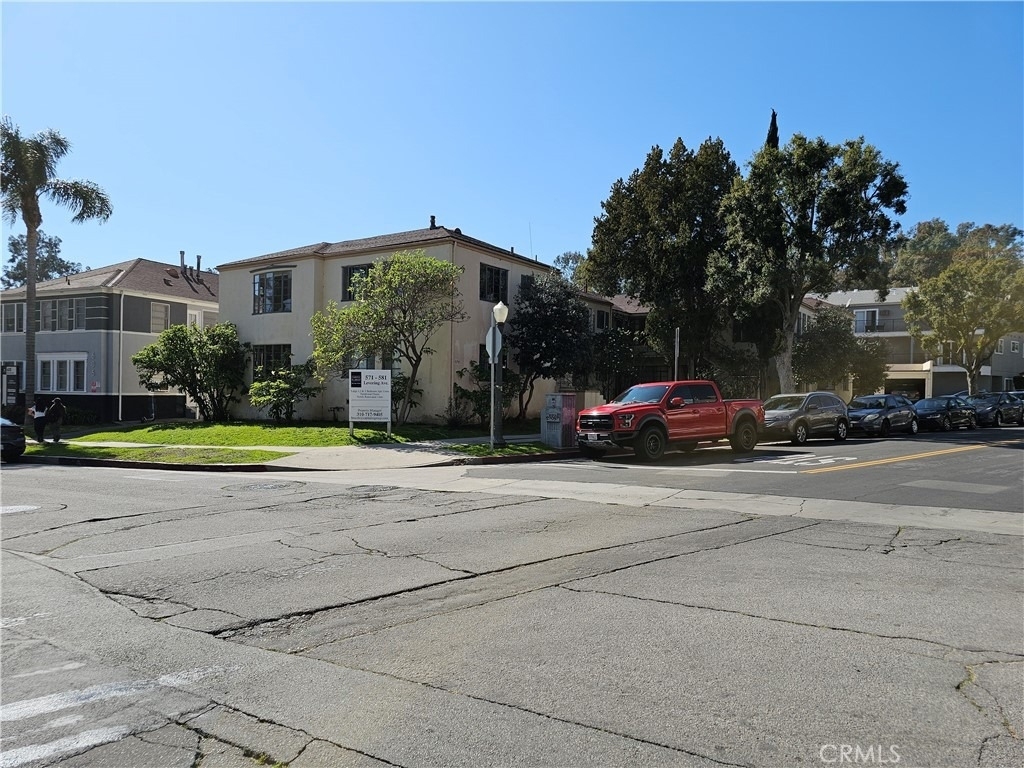 581 Levering Avenue - Photo 0