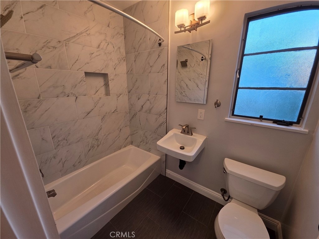 581 Levering Avenue - Photo 14