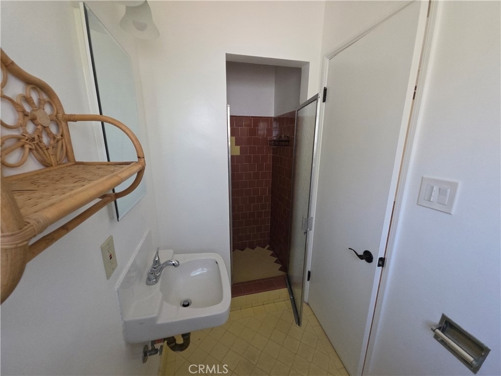 575 Levering Avenue - Photo 15