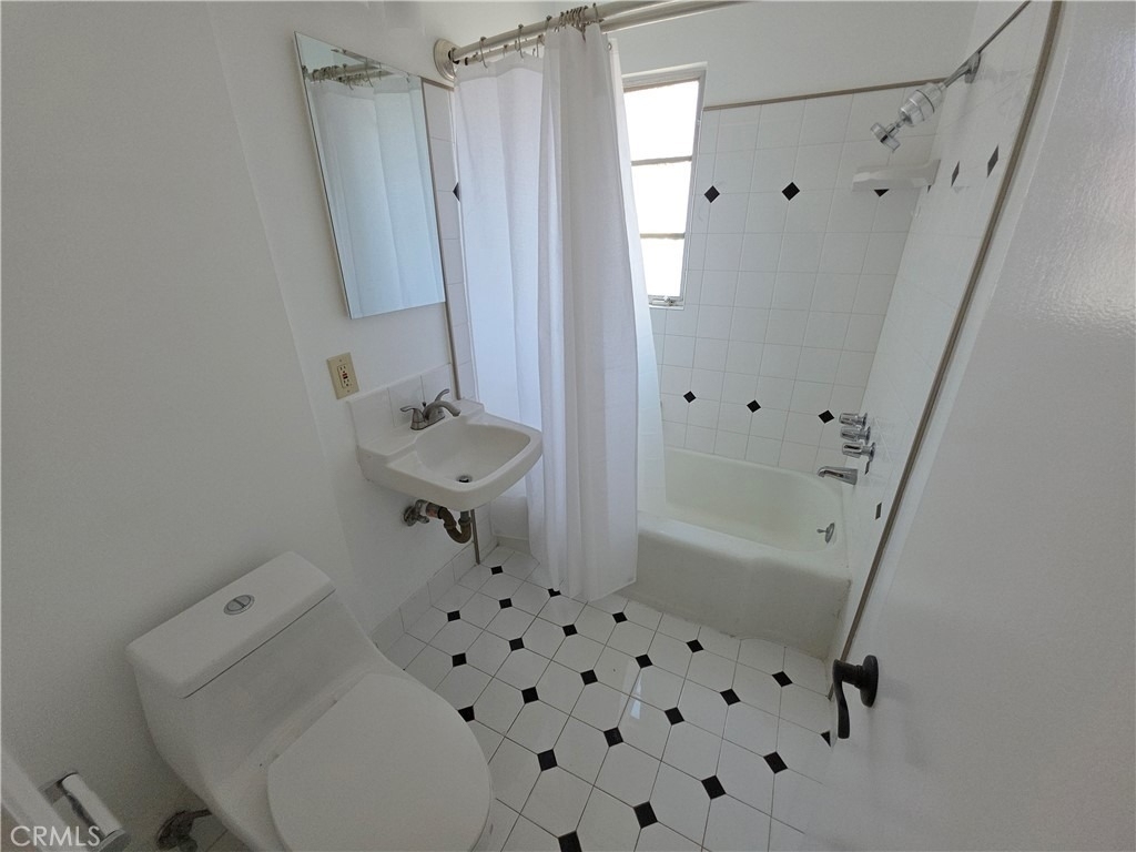 575 Levering Avenue - Photo 20