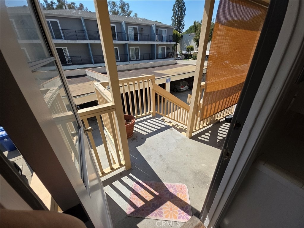 575 Levering Avenue - Photo 9