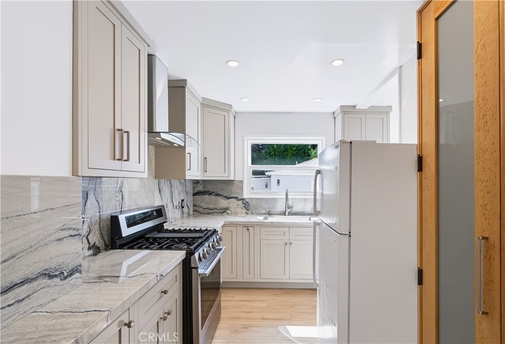 340 Avenue F - Photo 3
