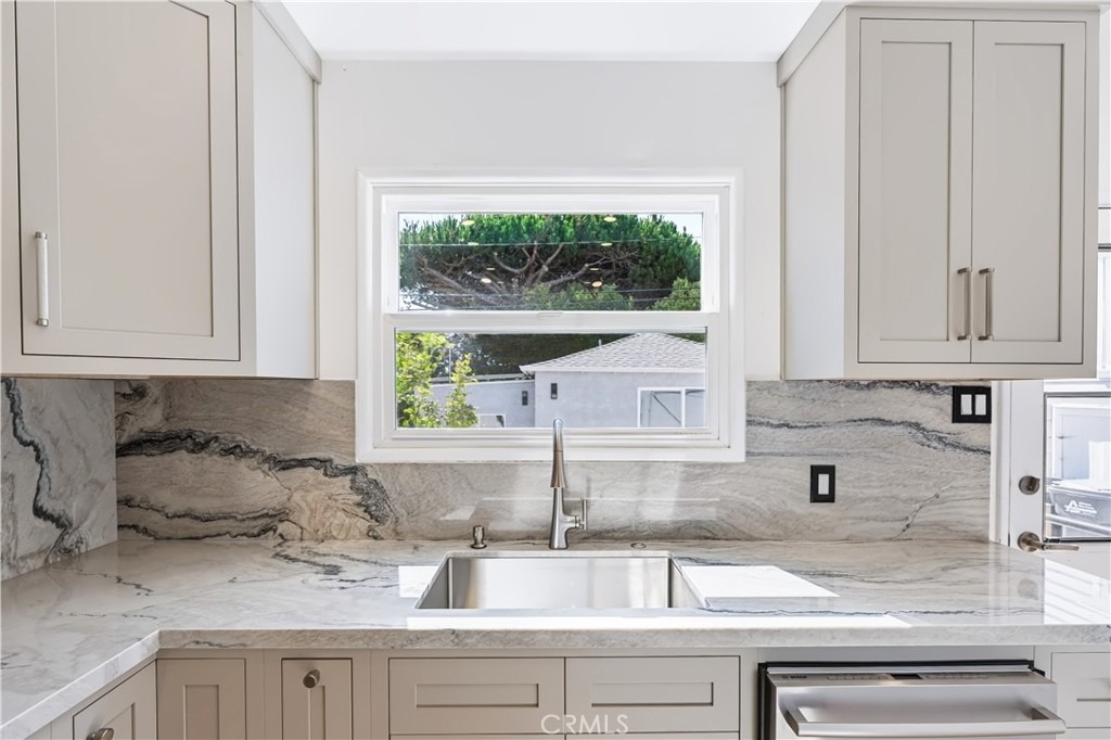 340 Avenue F - Photo 2