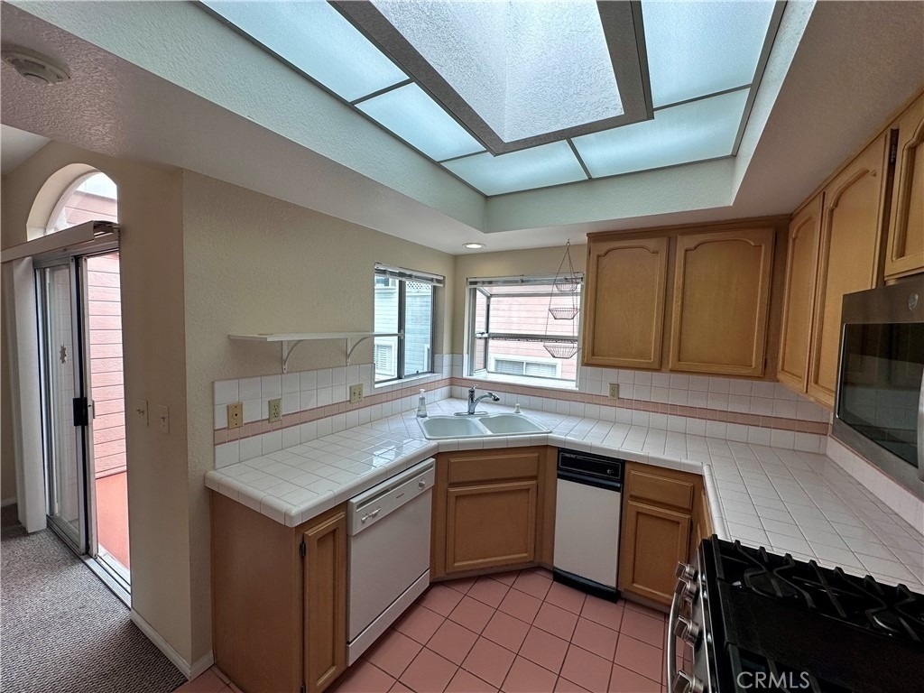 320 N Catalina Avenue - Photo 11