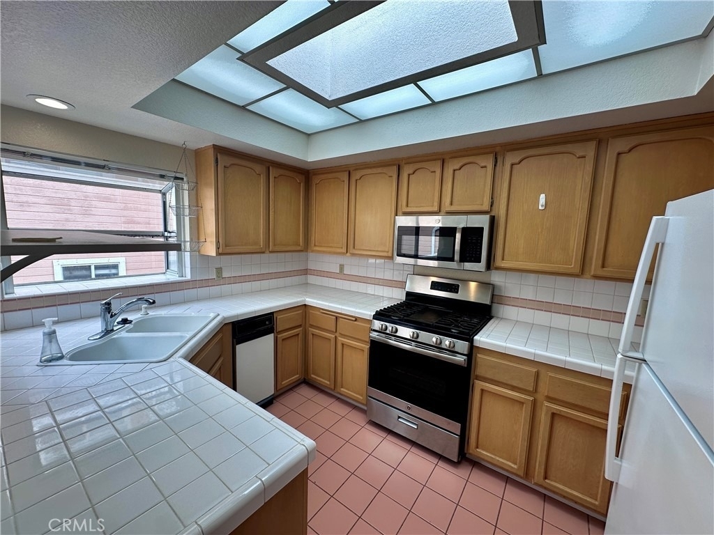 320 N Catalina Avenue - Photo 9