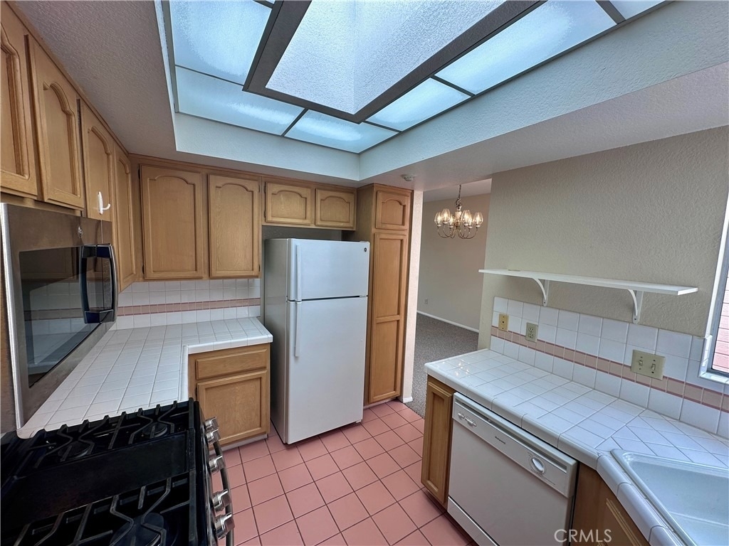 320 N Catalina Avenue - Photo 12
