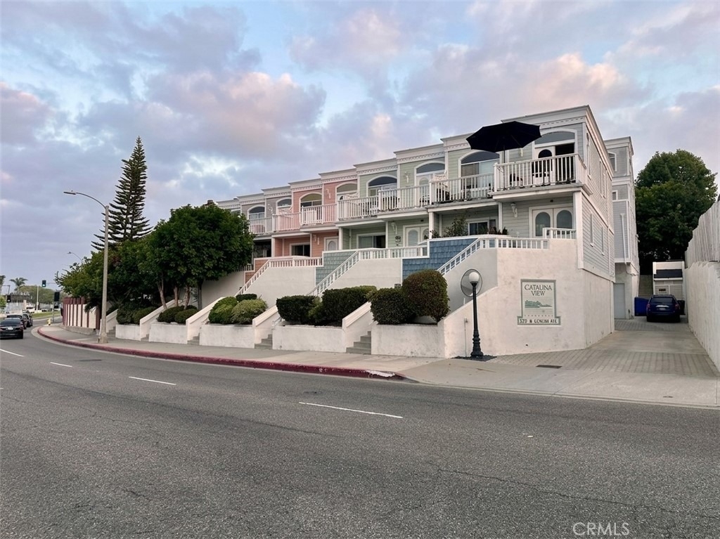 320 N Catalina Avenue - Photo 0