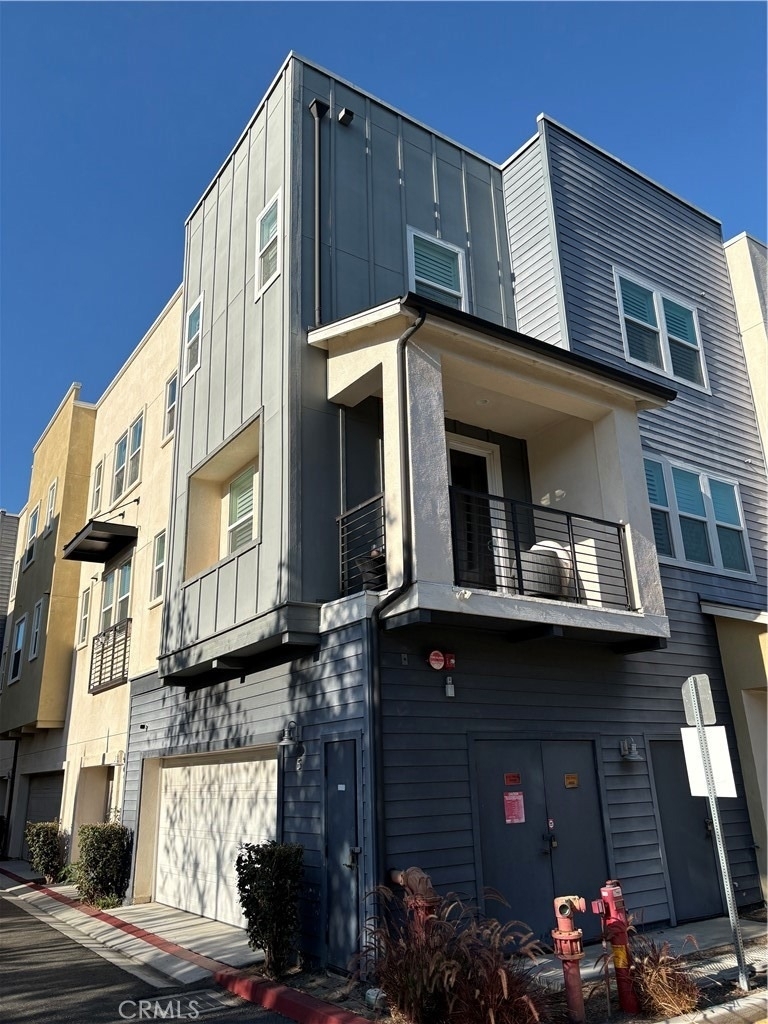 1422 N Harbor - Photo 1
