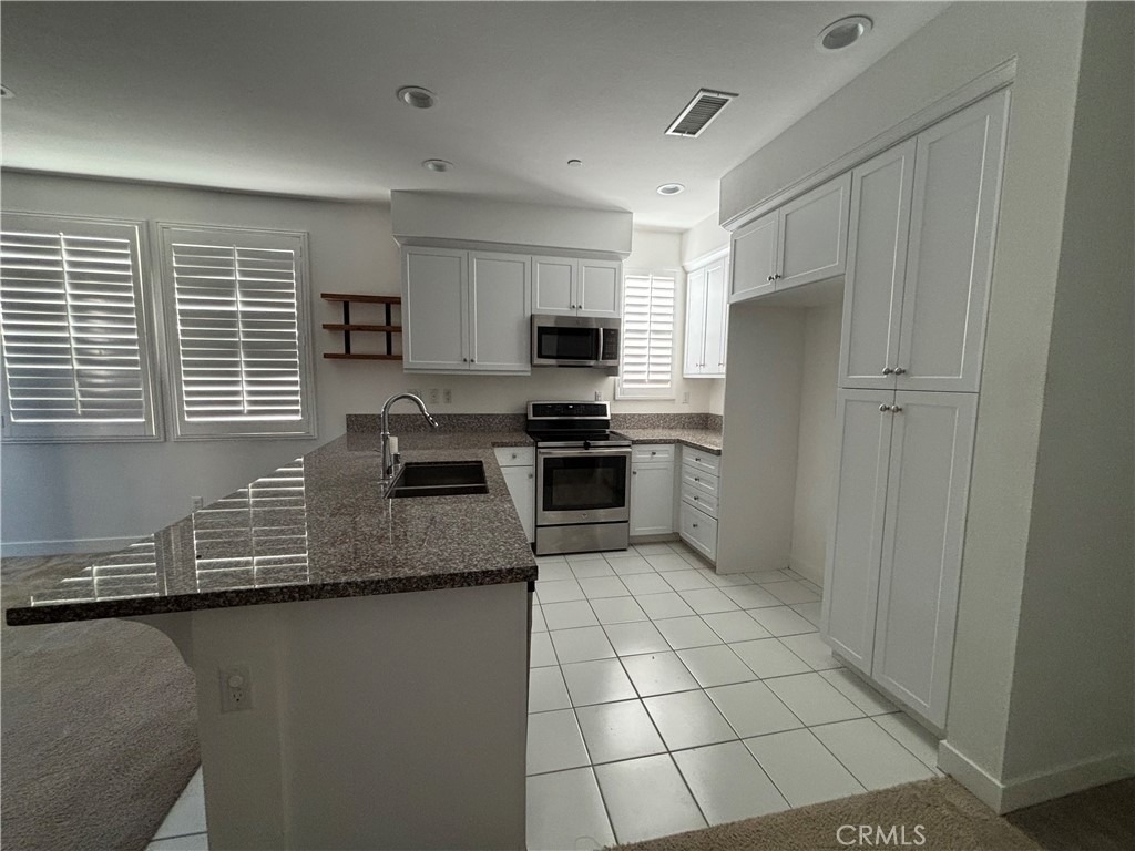1422 N Harbor - Photo 3