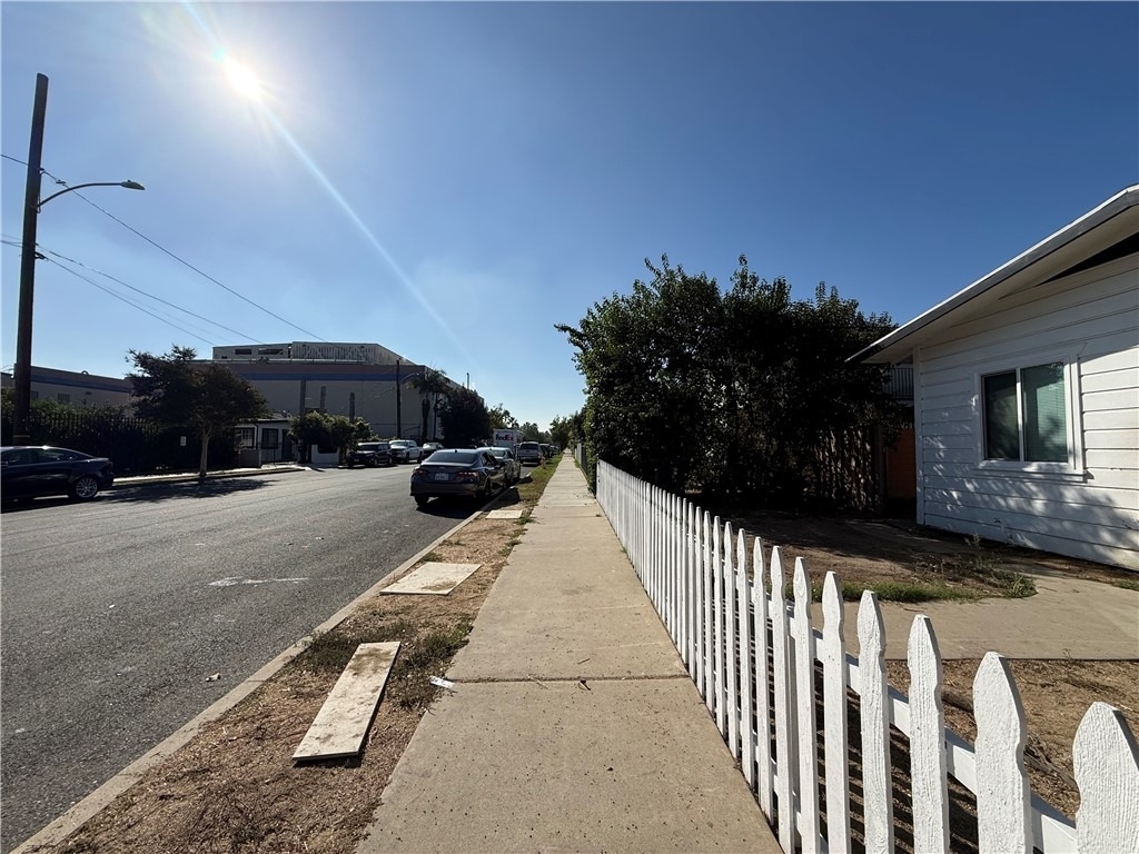 323 S Kroeger Street - Photo 22