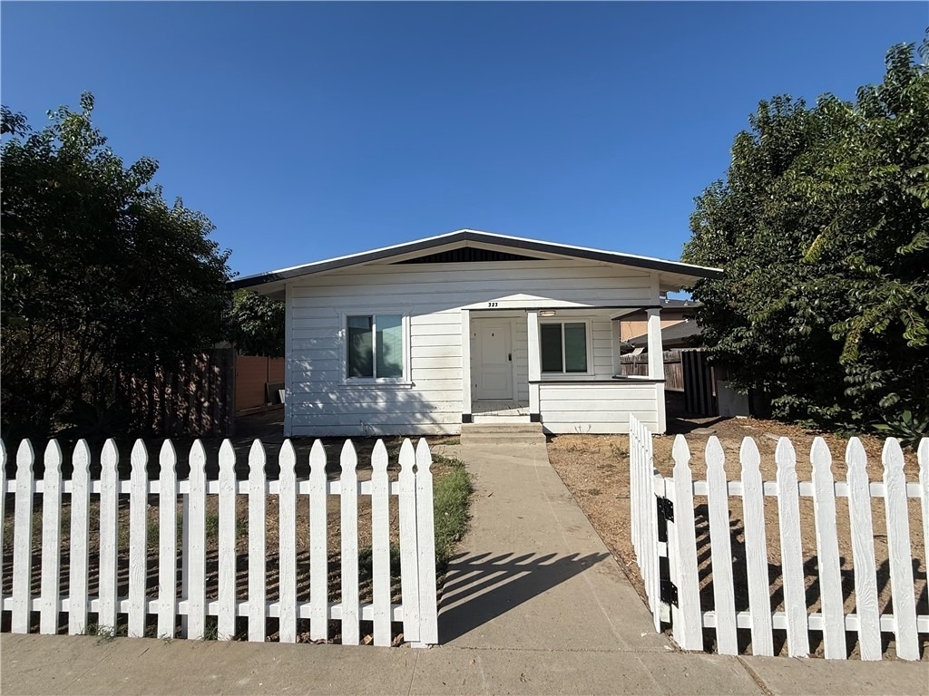 323 S Kroeger Street - Photo 0