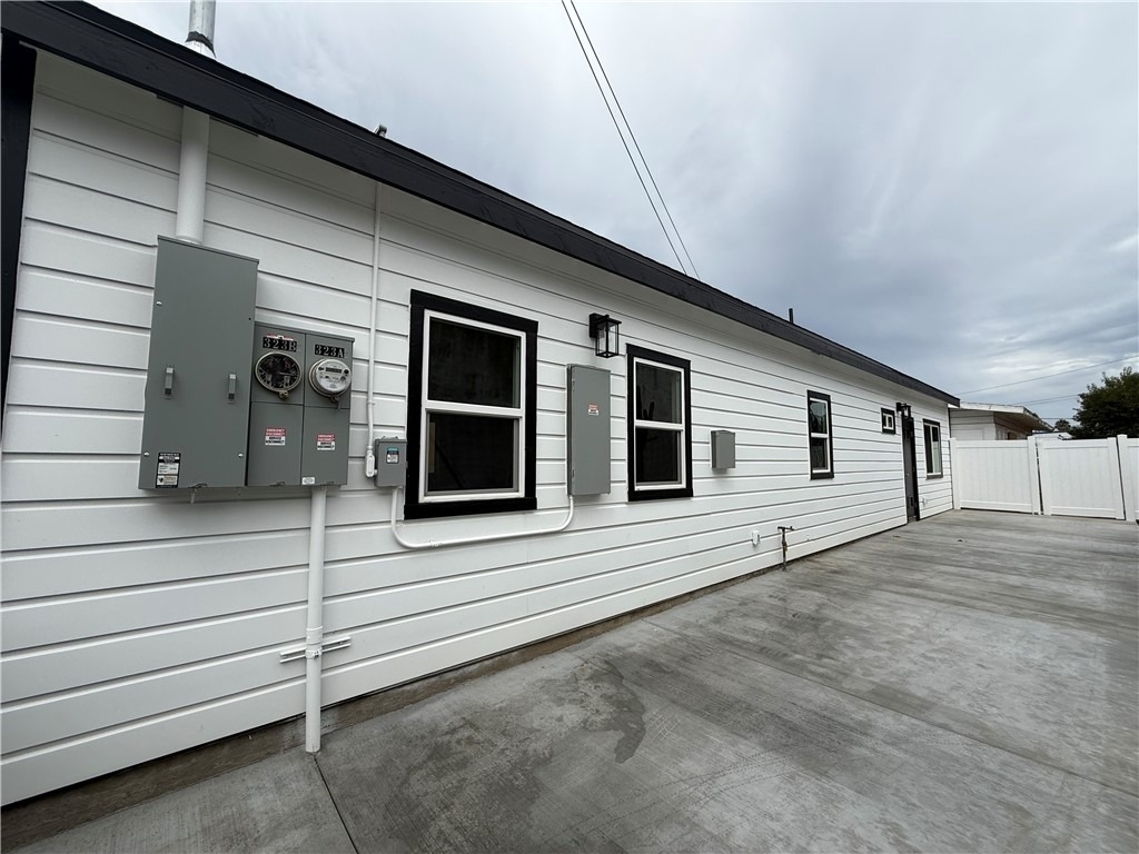 323 S Kroeger Street - Photo 17