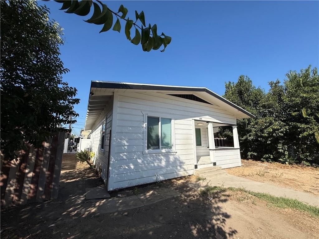 323 S Kroeger Street - Photo 1