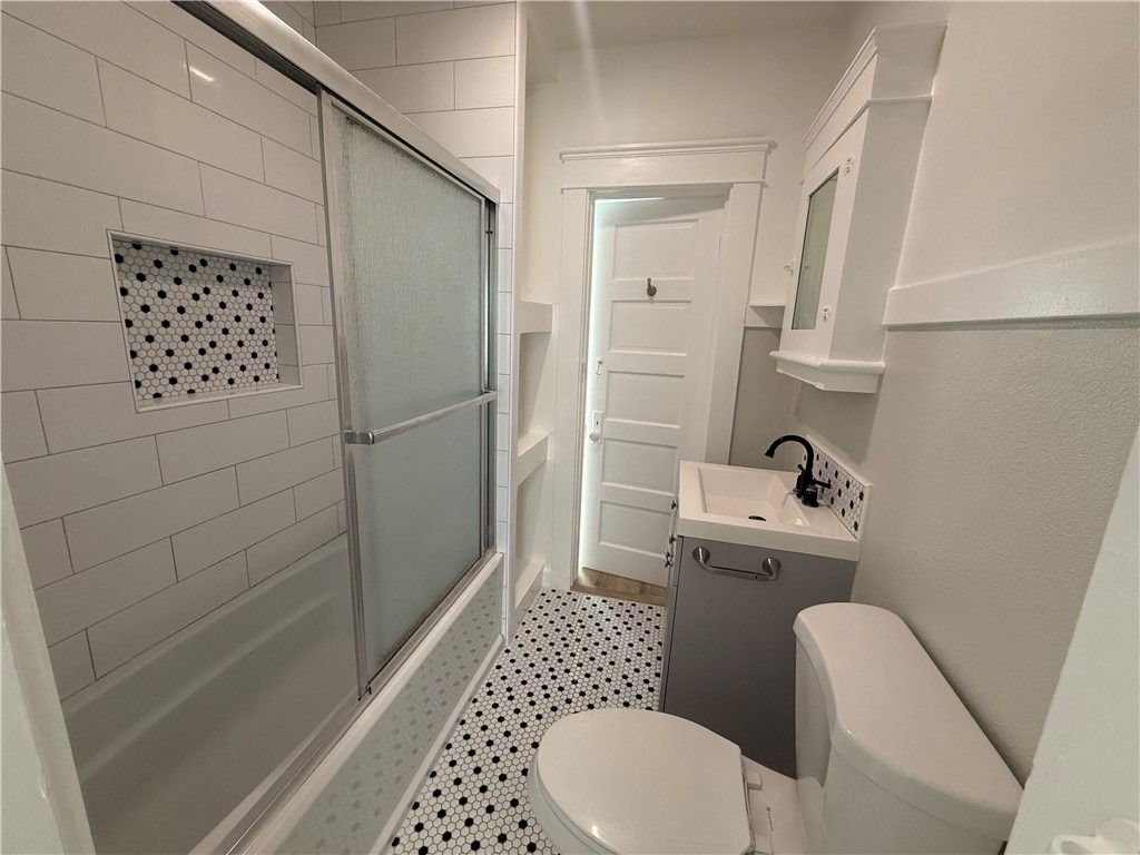 323 S Kroeger Street - Photo 13