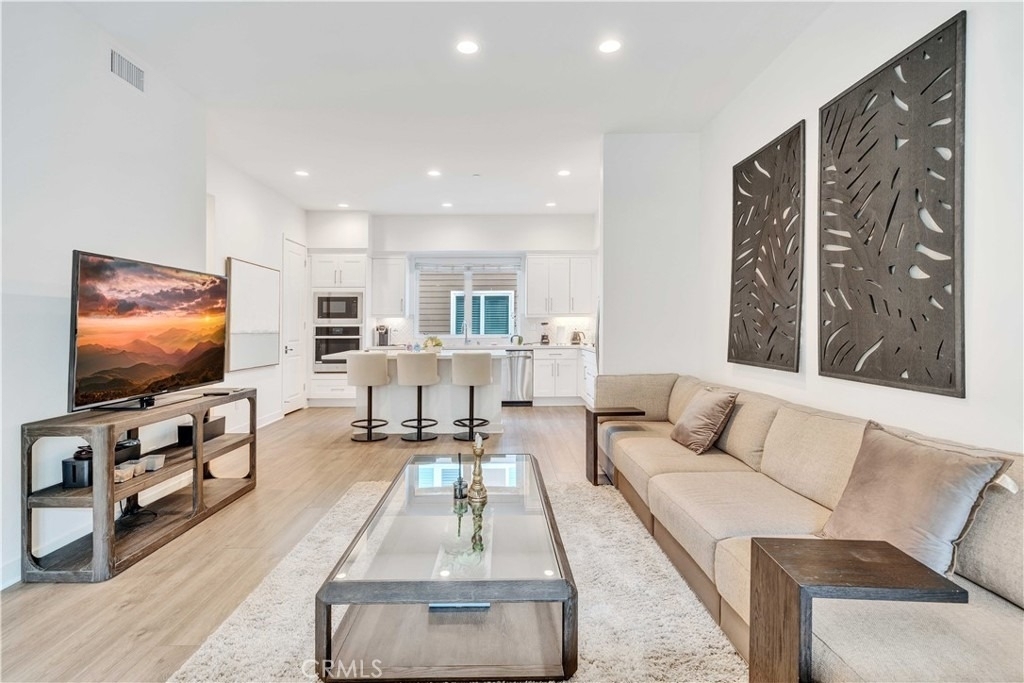 769 Doheny - Photo 14