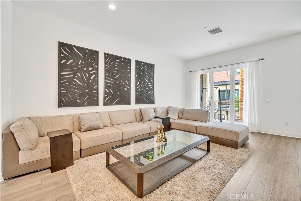 769 Doheny - Photo 8