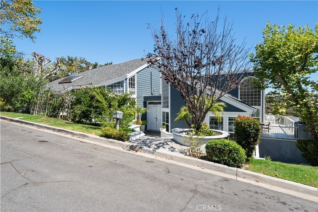 2210 Bridge - Photo 2