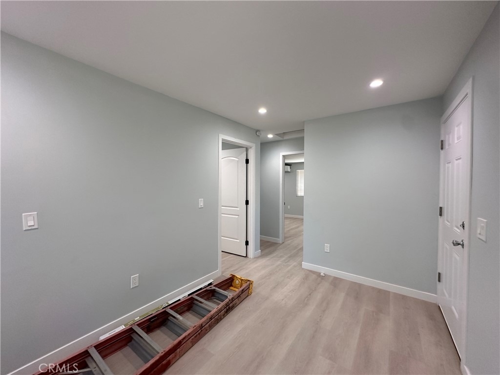 1025 W 11th St - Photo 3