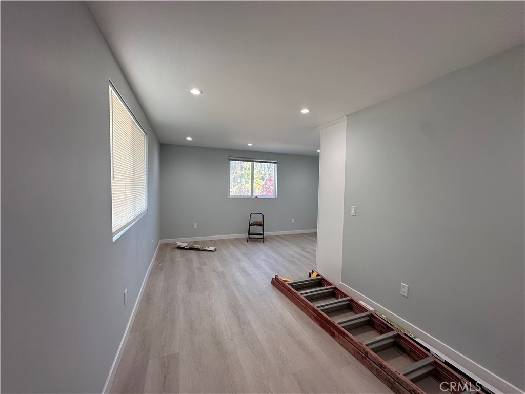 1025 W 11th St - Photo 1