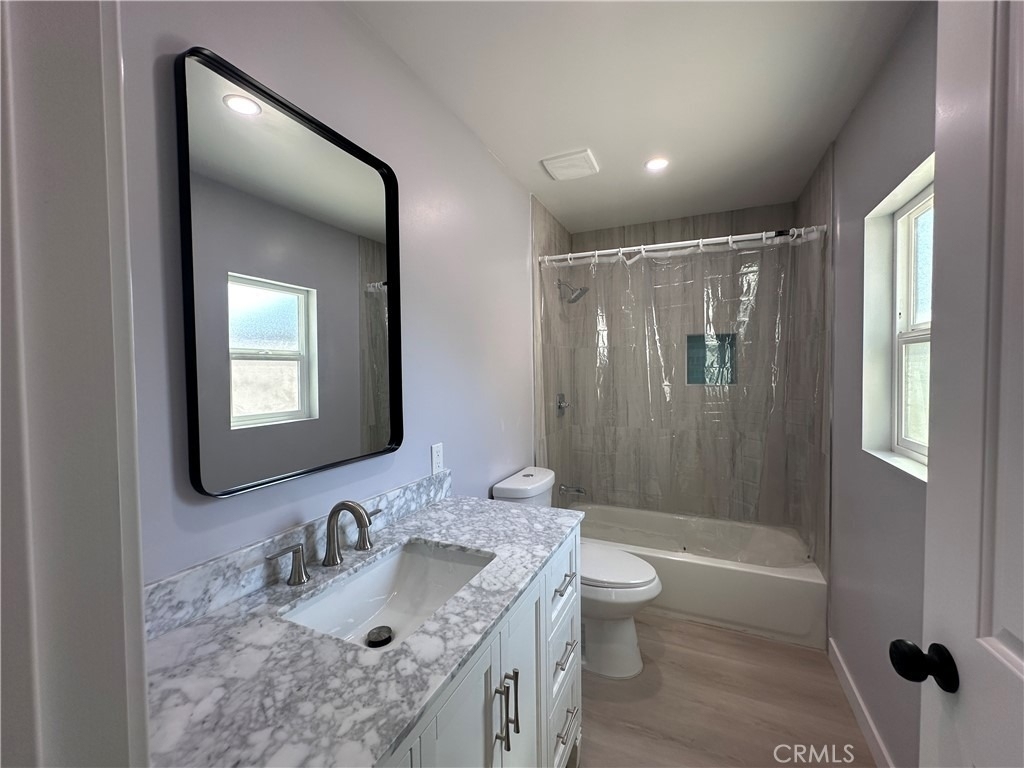 1025 W 11th - Photo 7