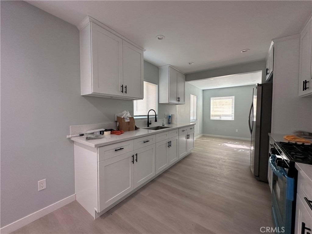 1025 W 11th - Photo 2