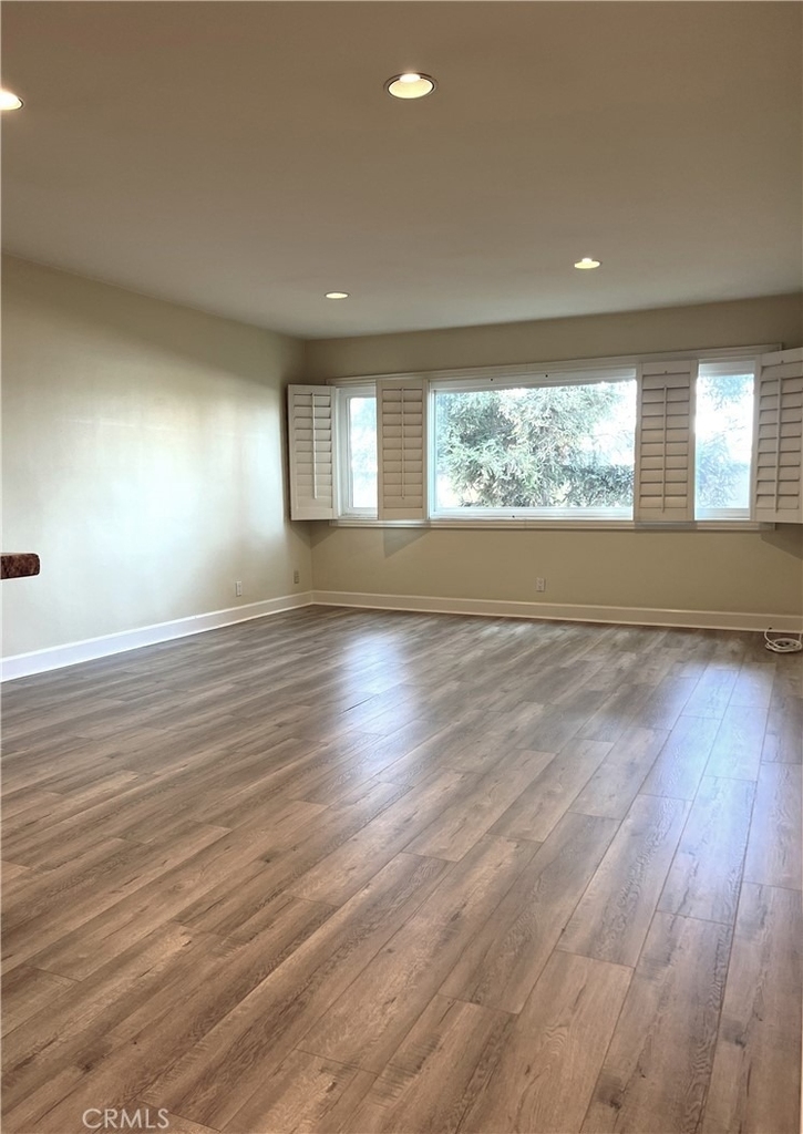 1025 N Kings - Photo 1