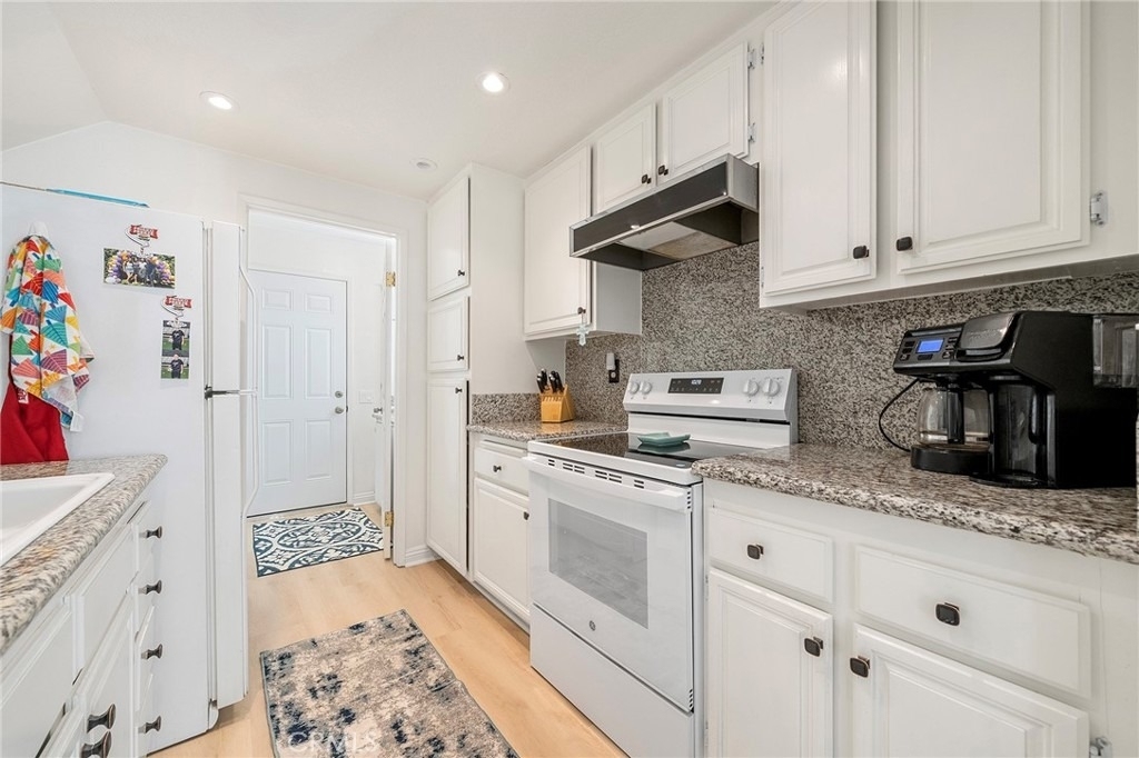 6635 Altawoods Way - Photo 7
