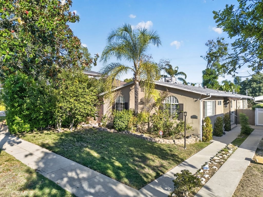 1256 Irving Avenue - Photo 6