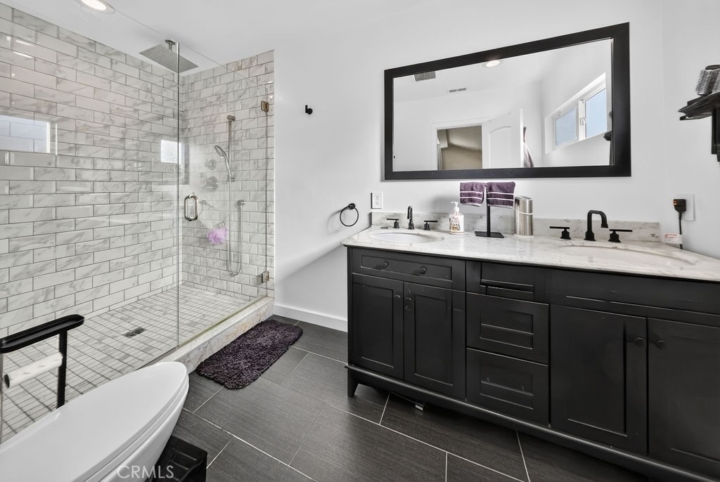 1256 Irving Avenue - Photo 33