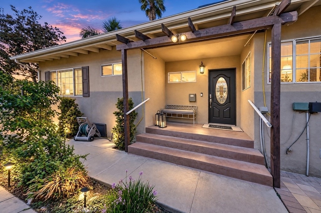 1256 Irving Avenue - Photo 2