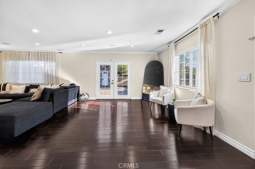1256 Irving Avenue - Photo 7