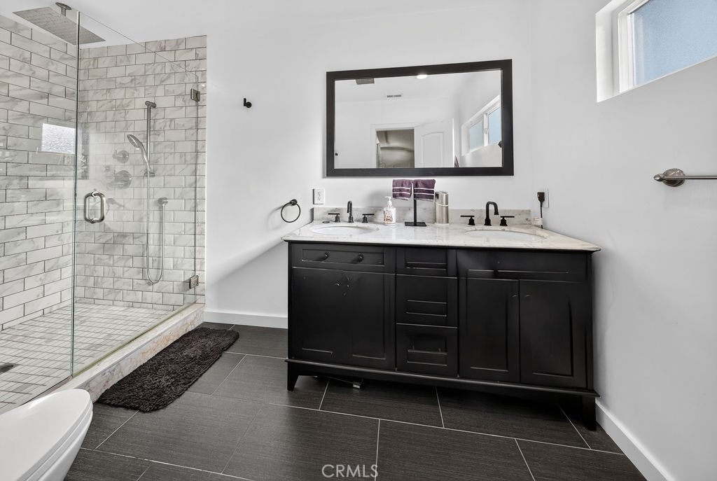 1256 Irving Avenue - Photo 32