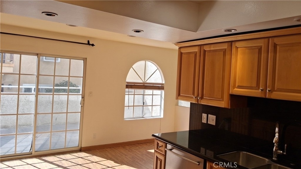 1328 N Columbus Avenue - Photo 10