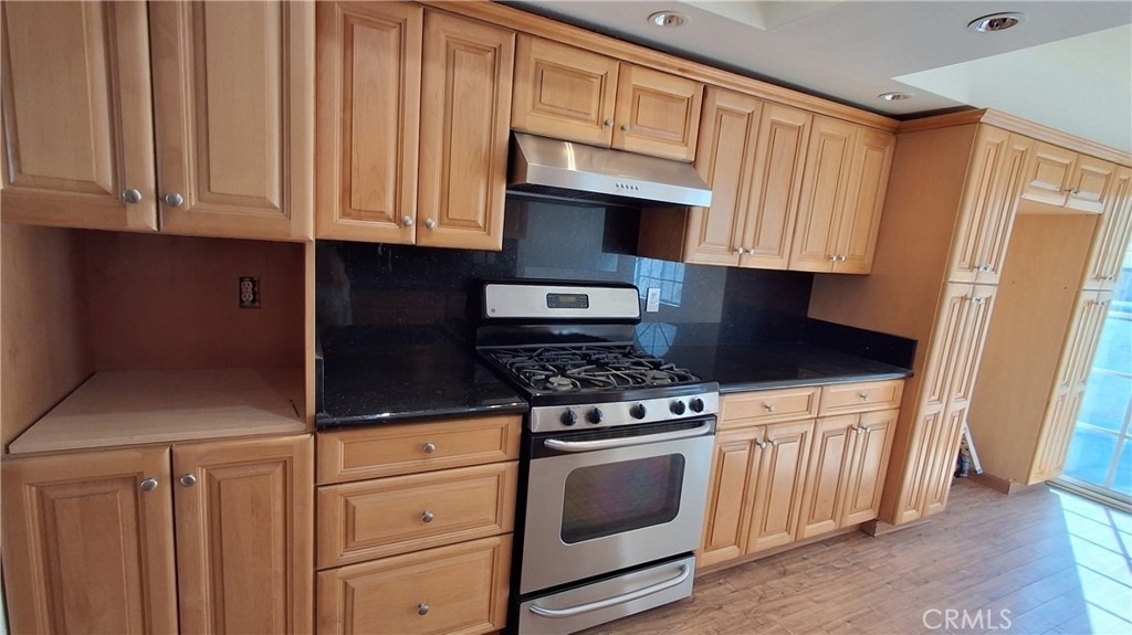 1328 N Columbus Avenue - Photo 8
