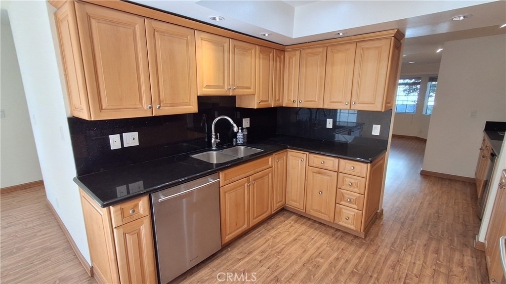 1328 N Columbus Avenue - Photo 9