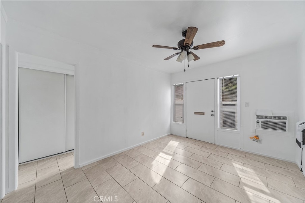 1127 E 67th Street - Photo 4