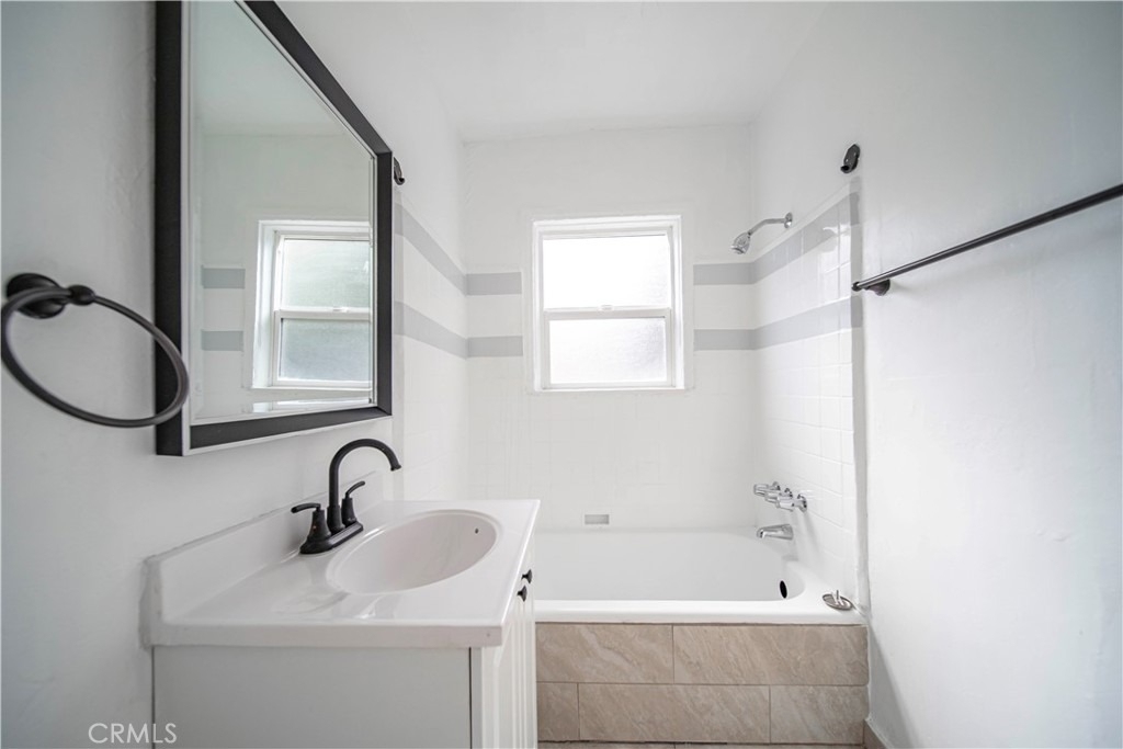 1127 E 67th Street - Photo 11