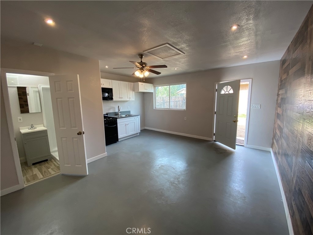 8251 Mission Boulevard - Photo 3