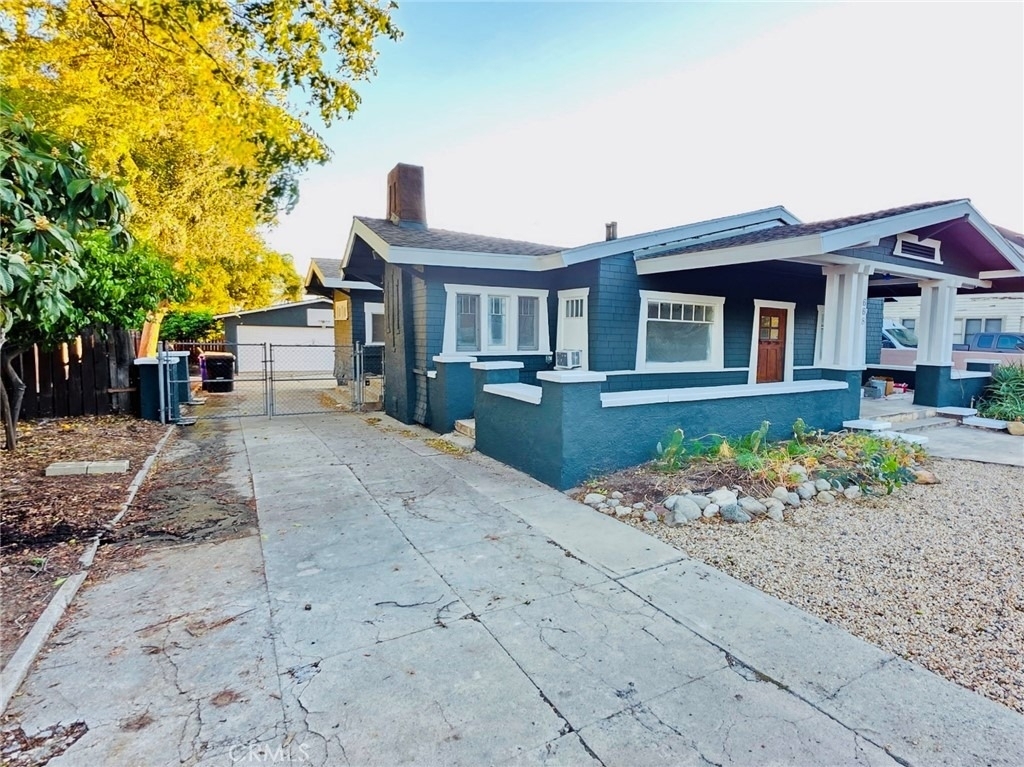668 E 4th - Photo 1
