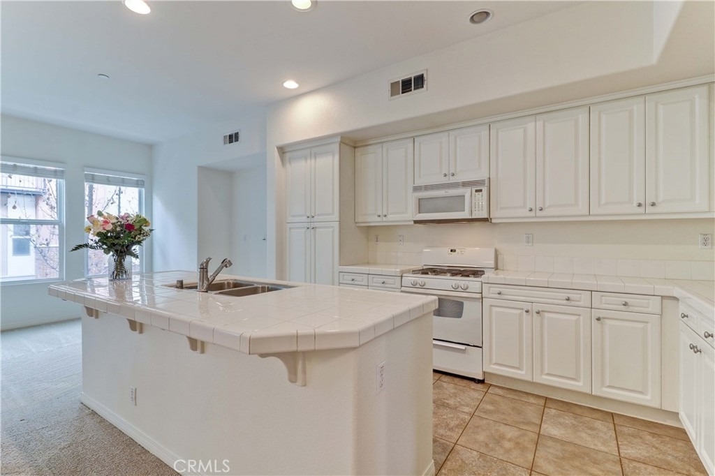 706 W First Street - Photo 8