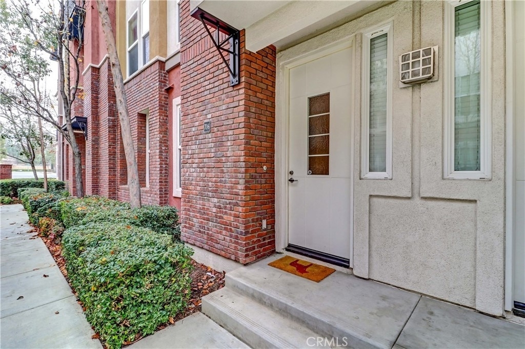 706 W First Street - Photo 2