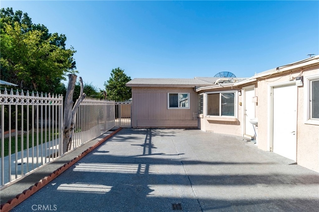 6340 Wilbur Avenue - Photo 12