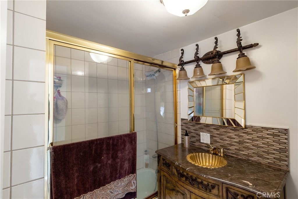 6340 Wilbur Avenue - Photo 5